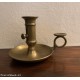 VECCHIO CANDELIERE / BUGIA IN OTTONE CON SPEGNIMOCCOLO
